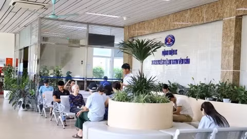 Nắng nóng gay gắt, nhiều bệnh gia tăng