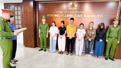 Lập nhiều tài khoản mạng xã hội rồi livestream bán nước hoa giả 