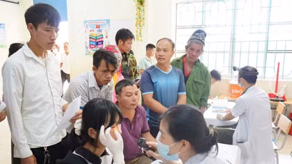 Bệnh viện Y học cổ truyền Bộ Công an tổ chức khám, chữa bệnh cho đồng bào dân tộc thiểu số