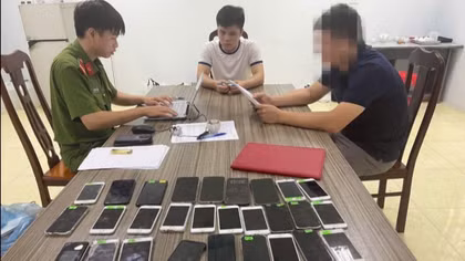 Phá đường dây giả danh "shipper" và công ty chuyển phát để lừa đảo
