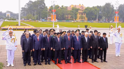 Lãnh đạo Đảng, Nhà nước, Bộ Công an vào Lăng viếng Chủ tịch Hồ Chí Minh nhân Quốc khánh 2/9