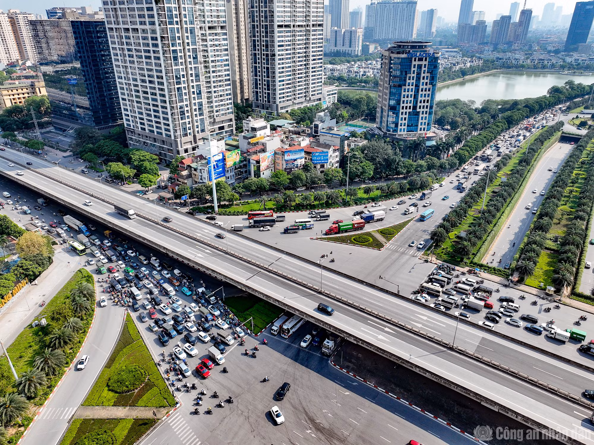 Giao thông Thủ đô đang ngày càng phát triển theo hướng văn minh, hiện đại, an toàn.
