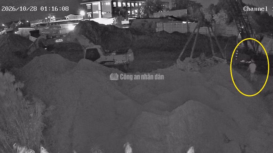 Nửa đêm đột nhập bãi vật liệu xây dựng ở Cà Mau để trộm dầu