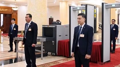 Bảo vệ an toàn Hội nghị lần thứ nhất Ban Chấp hành Trung ương Đảng khóa XIV