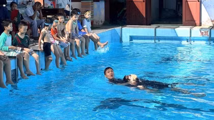 Phòng, chống đuối nước cho trẻ em từ những lớp học bơi miễn phí