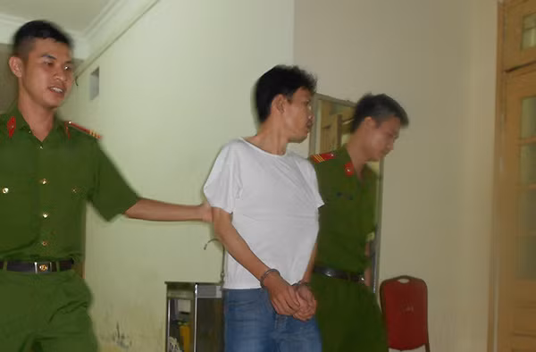 Lực lượng Công an dẫn giải đối tượng Lương Thanh Hà.