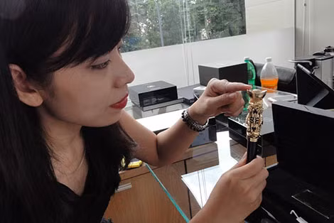 Chiếc bút "mã đáo thành công" của T. "cá".