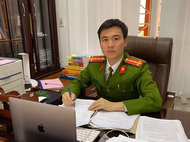 Đại uý Ngô Anh Tuấn.