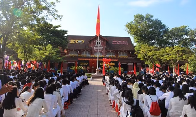 Học sinh ở tỉnh Thừa Thiên - Huế được cho nghỉ học từ chiều 14-9 để tránh mưa bão.