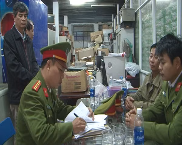 Công an tỉnh Thừa Thiên - Huế đang điều tra làm rõ các hành vi vi phạm của bà Hương. Công an tỉnh Thừa Thiên - Huế đang điều tra làm rõ các hành vi vi phạm của bà Hương.