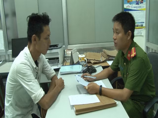 Công an TP Huế lấy lời khai đối tượng Phạm Văn Dũng.