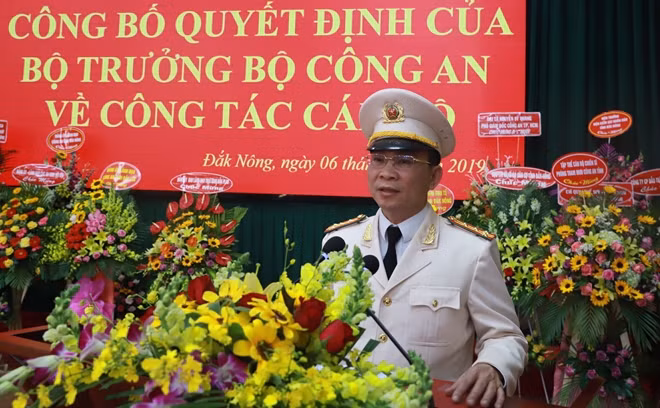 Đại tá Hồ Văn Mười...