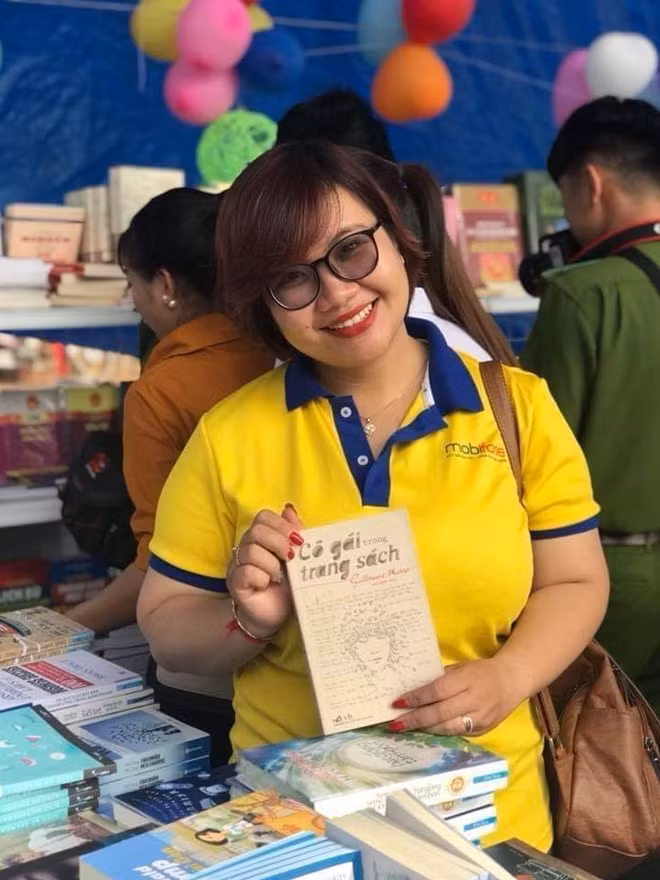 Đối tượng Phạm Thuý Oanh khi còn là nhân viên công ty viễn thông
