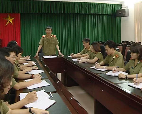 Thiếu tướng Đồng Văn Sơn, Cục trưởng Cục Kế hoạch và Đầu tư họp triển khai công tác.