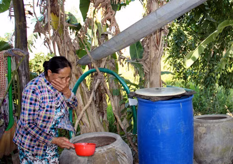 Nước ngọt cho sinh hoạt là nhu cầu cấp bách của người dân vùng hạn, mặn.