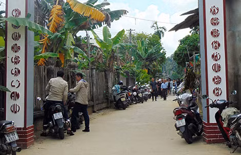 Xóm nhỏ Phúc Khương, thôn Khương Mỹ chìm trong không khí đau buồn của những ngày đại tang.