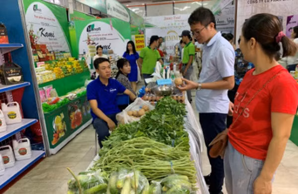 Người tiêu dùng nên mua thực phẩm ở những nơi có đăng ký kinh doanh, sản phẩm có nguồn gốc rõ ràng.