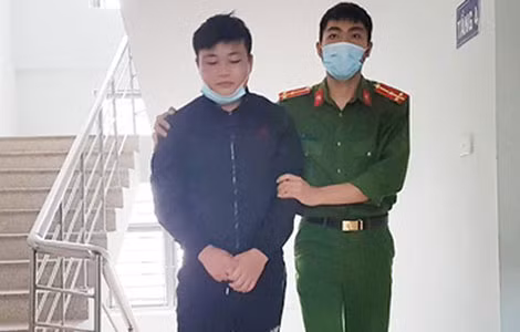 Một đối tượng giả làm tài xế xe ôm công nghệ để cướp giật bị Công an TP Hà Nội bắt giữ.