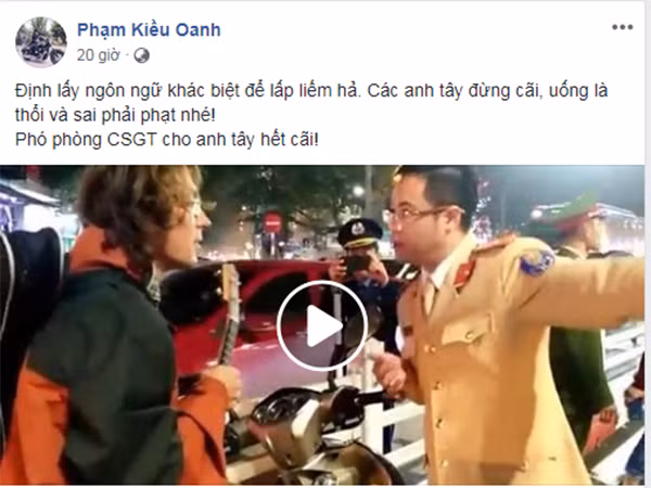Video clip ghi lại cảnh Thiếu tá Đào Việt Long thuyết phục nam thanh niên người Nga được người dân chia sẻ trên mạng xã hội.