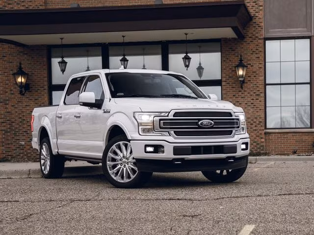 Ford triệu hồi F-150 để sửa lỗi đèn pha.