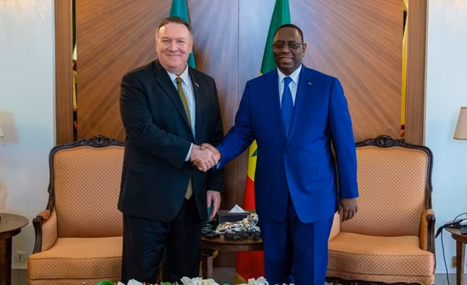 Tổng thống Nga Putin và Tổng thống Zimbabwe Emmerson Mnangagwa tại Hội nghị thượng đỉnh Nga - châu Phi.