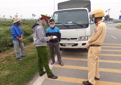 Chốt kiểm soát của Công an huyện Gia Lộc. Chốt kiểm soát của Công an huyện Gia Lộc.