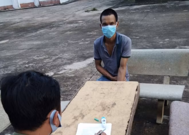 Đối tượng Vũ Mạnh Cường khi bị các lực lượng chức năng bắt giữ.