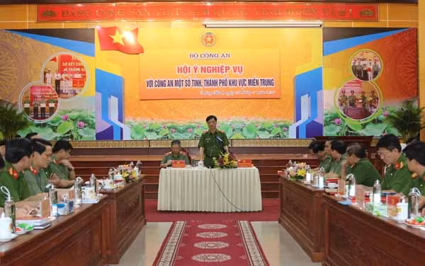 Thứ trưởng Nguyễn Duy Ngọc chủ trì hội nghị Hội ý nghiệp vụ với một số tỉnh, thành miền trung chiều ngày 28/5/2020.