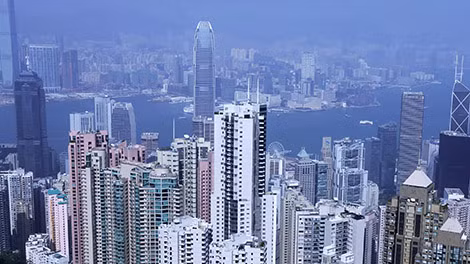 Nhiều doanh nghiệp đầu tư ở Hong Kong đang tính toán dời tài sản tới nơi khác để tránh rủi ro. Ảnh: Getty Images.