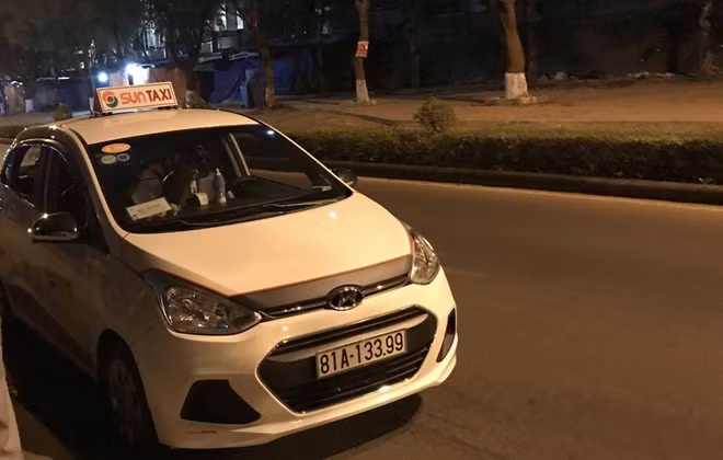 Anh Sang điều khiển xe taxi mang biển kiểm soát 81A-133.99 trước khi bị đâm trọng thương.