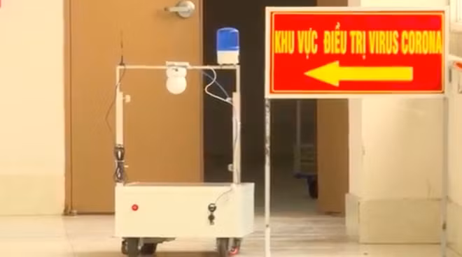 Rô bốt do giảng viên Trần Hoài Tâm sáng chế.