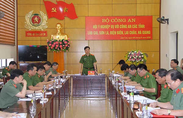 Thứ trưởng Nguyễn Duy Ngọc phát biểu tại Hội nghị.