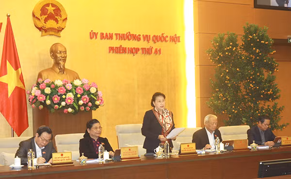 Chủ tịch Quốc hội Nguyễn Thị Kim Ngân phát biểu khai mạc phiên họp.
