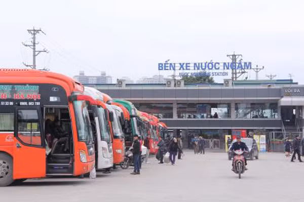 Trong tháng 2, lượng khách qua bến xe Nước Ngầm giảm tới 65%.