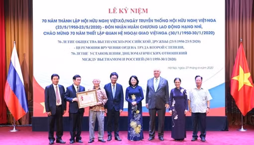 Khai mạc triển lãm "Tình hữu nghị bền vững" về quan hệ Việt Nam - Liên bang Nga ảnh 1