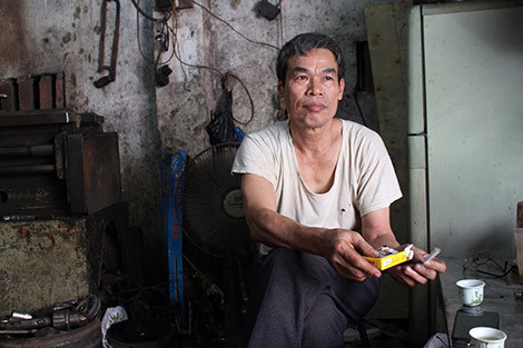 Người thợ Nguyễn Đắc Vị trăn trở trước sự mong manh của nghề rèn Hoè Thị.