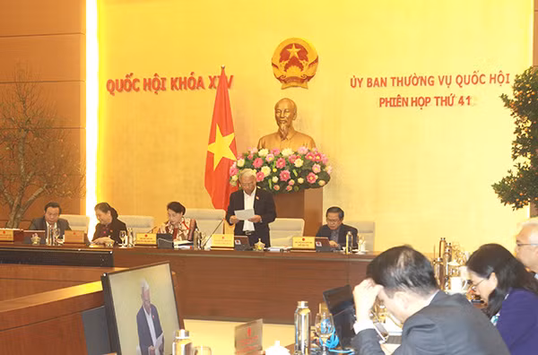 Phó Chủ tịch Quốc hội Uông Chung Lưu điều hành phiên thảo luận cho ý kiến về dự án Luật sửa đổi, bổ sung một số điều của Luật Ban hành văn bản quy phạm pháp luật.