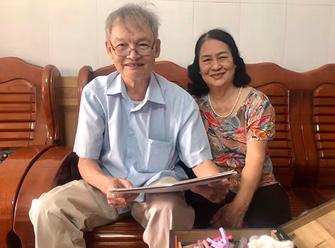 Vợ chồng ông Trần Ngọc – bà Trịnh Thị Khuê tại nhà riêng ở Đà Nẵng.