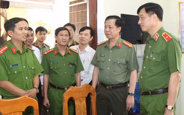 Thứ trưởng Nguyễn Duy Ngọc thăm làm việc tại Công an xã Đức Ninh, thành phố Đồng Hới, tỉnh Quảng Bình chiều ngày 28/5/2020.