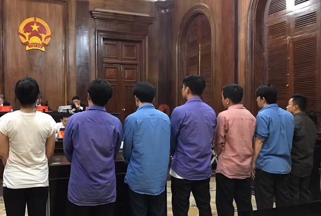 Các đối tương tại phiên xử sáng 26/6