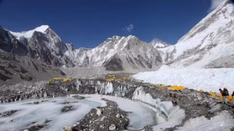 Còn rất nhiều người mắc kẹt trên dãy Himalaya Còn rất nhiều người mắc kẹt trên dãy Himalaya