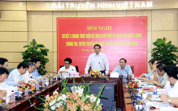 Đồng chí Phạm Minh Chính, Phó trưởng ban Tổ chức Trung ương phát biểu tại Hội nghị.