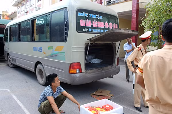 Phương tiện và tang vật bị lực lượng chức năng thu giữ.