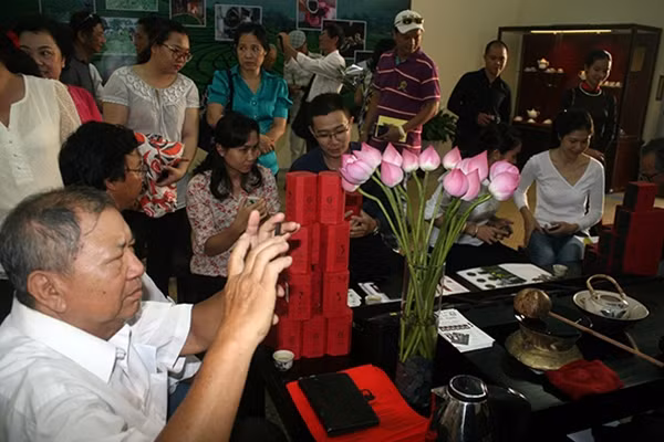 Góc trưng bày và thưởng trà tại bảo tàng Lịch sử ngày 12/11.