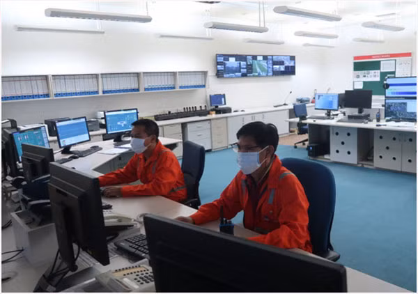 Trong phòng Điều khiển tại Zone 0 của NCSP.