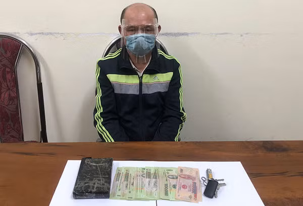 Đối tượng và tang vật.