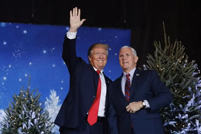 Ông Trump và Phó Tổng thống đắc cử Mike Pence. Ảnh Reuters