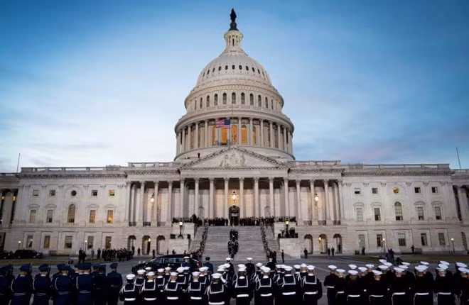 Điện Capitol sẽ mở cửa để người dân tới viếng từ ngày 3 đến 5-12. Ông Bush "cha" từng làm Tổng thống Mỹ trong nhiệm kỳ duy nhất, từ năm 1989 đến 1993. Dù nhiều lần từng bị đem ra so sánh với người tiền nhiệm, ông Ronald Reagan, nhưng ông Bush vẫn được người ta tôn trọng vì đã “chắc tay” chèo lái nước Mỹ qua một thời điểm được coi là nhiều biến cố của lịch sử thế giới, như Bức tường Berlin sụp đổ, Liên Xô tan rã và Mỹ nổi lên là một siêu cường toàn cầu.