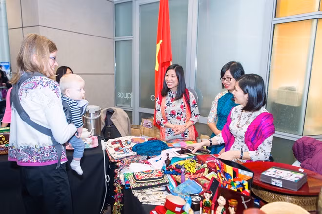 Gian hàng giới thiệu văn hóa Việt Nam