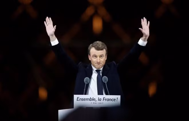 Ông Macron trong giây phút giành chiến thắng vang dội. Ảnh Reuters